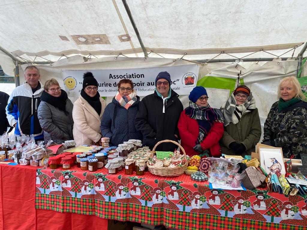 Stand de cadeaux Association sourire de l'espoir au Maroc pour le marché de noel de Saint Sozy 2024